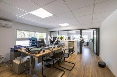 Local d'activités - 695 m² - 22 pièces