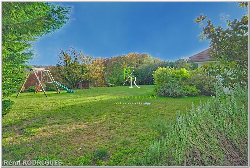 Maison - 219 m² - 10 pièces