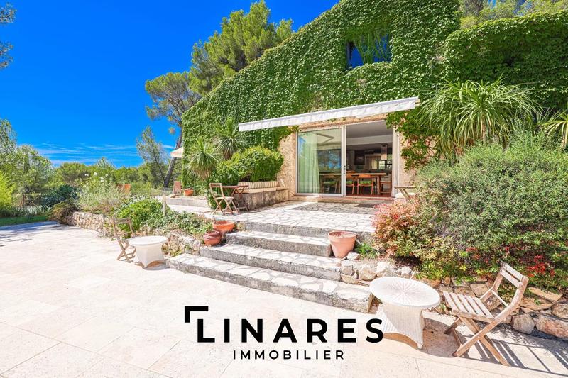 Maison - 340 m² - 8 pièces