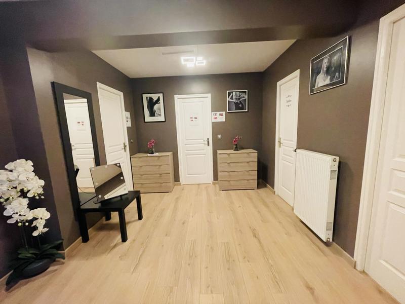 Pavillon - 256 m² - 8 pièces