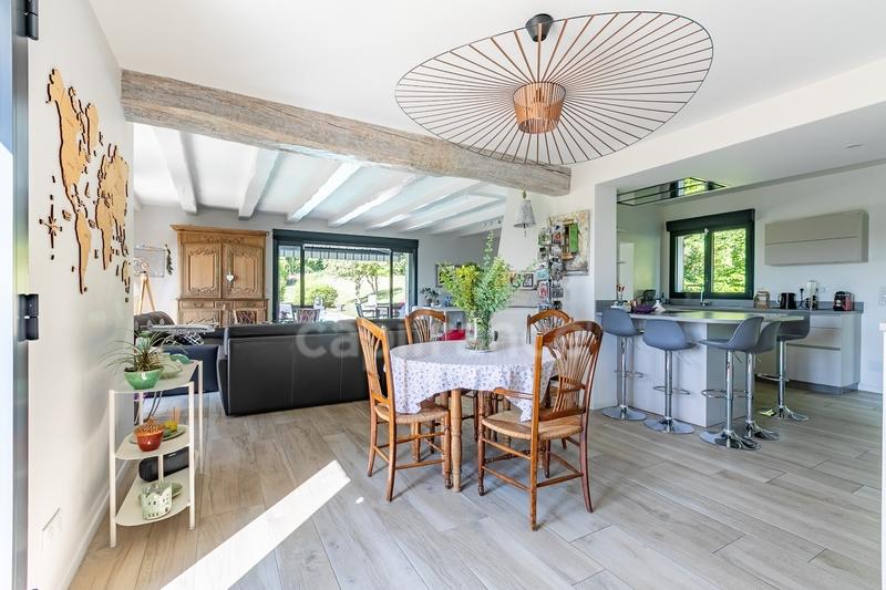 Maison - 220 m² - 6 pièces