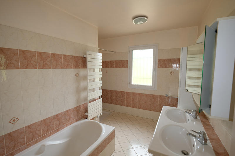 Maison - 110 m² - 4 pièces