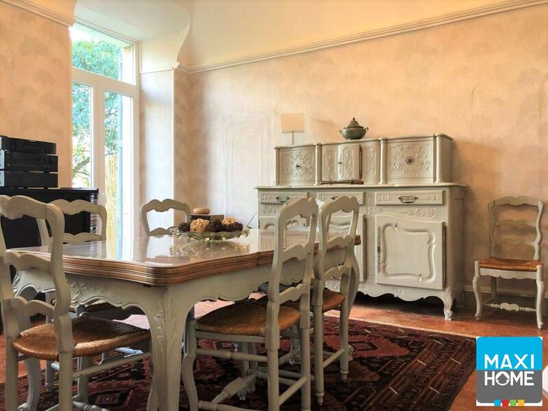 Mas - 380 m² - 12 pièces