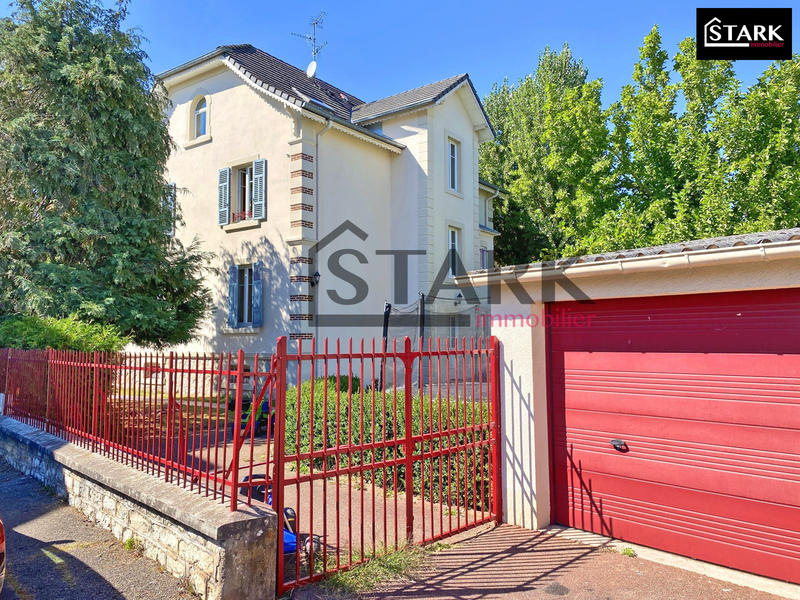 Maison - 230 m² - 7 pièces