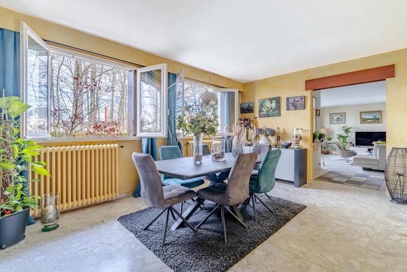 Maison - 230 m² - 9 pièces