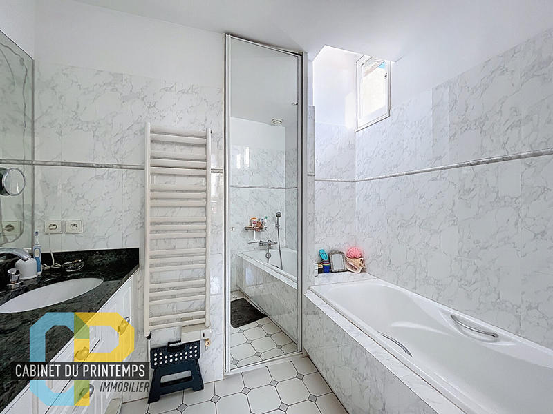 Maison - 199 m² - 8 pièces