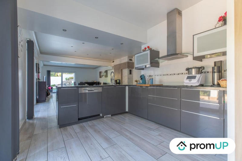 Maison - 240 m² - 7 pièces