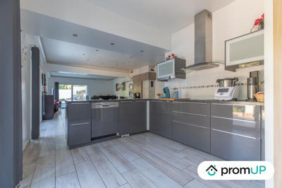 Maison - 240 m² - 7 pièces