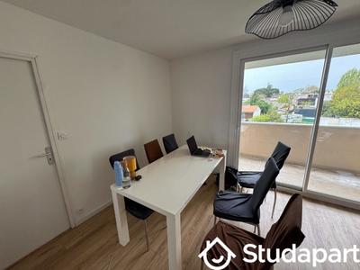 Chambre - 12 m² - 1 pièce