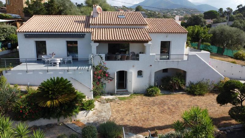 Maison - 170 m² - 6 pièces