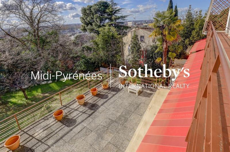 Maison - 325 m² - 6 pièces