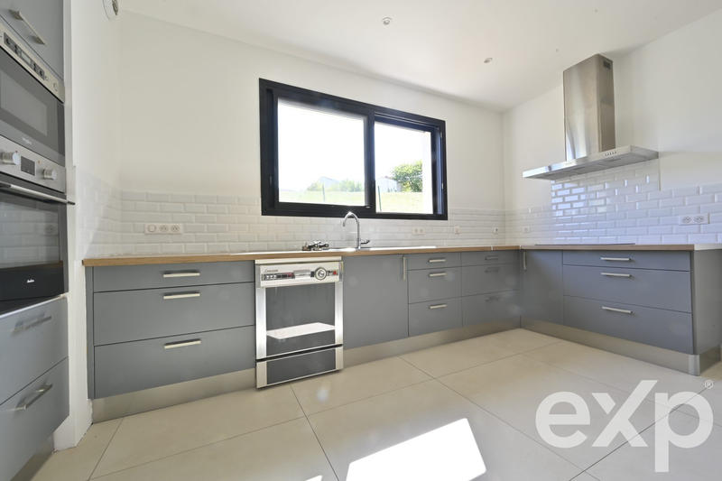 Maison - 202 m² - 5 pièces