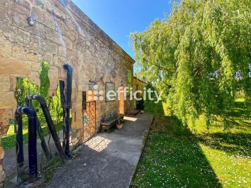 Maison - 250 m² - 9 pièces