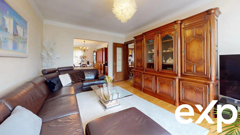 Maison - 204 m² - 7 pièces