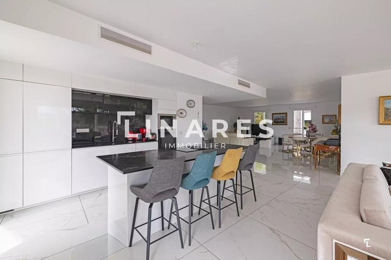 Appartement - 200 m² - 5 pièces