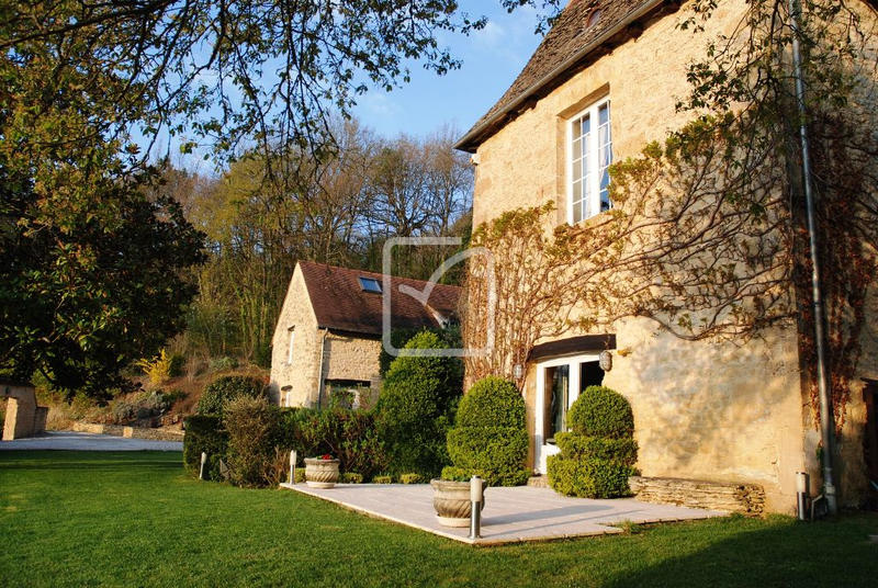 Maison - 330 m² - 12 pièces