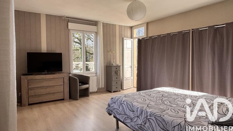 Maison - 233 m² - 10 pièces