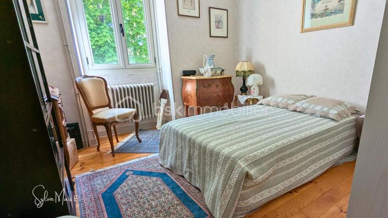 Maison - 313 m² - 10 pièces