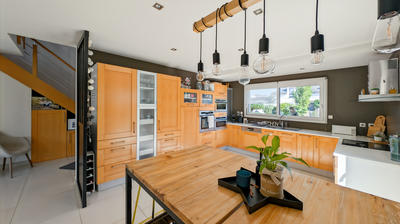 Maison - 208 m² - 7 pièces