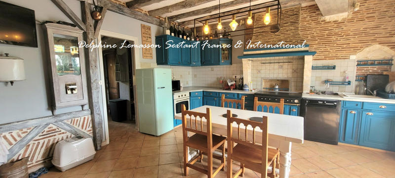 Maison - 260 m² - 8 pièces