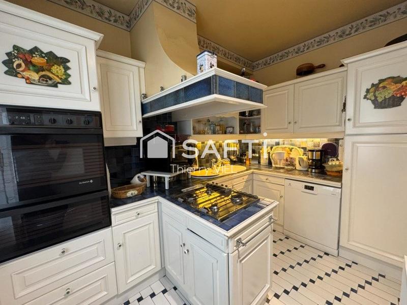 Maison - 219 m² - 8 pièces