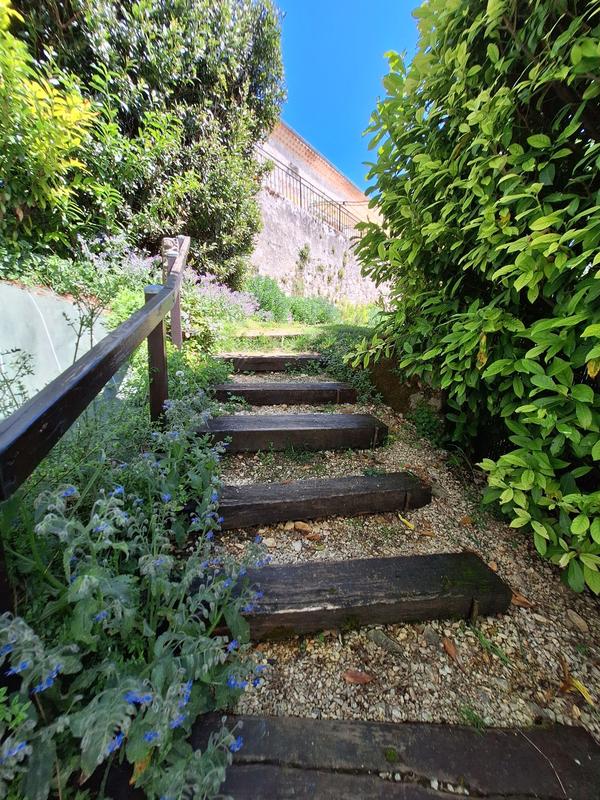 Maison traditionnelle - 650 m² - 12 pièces