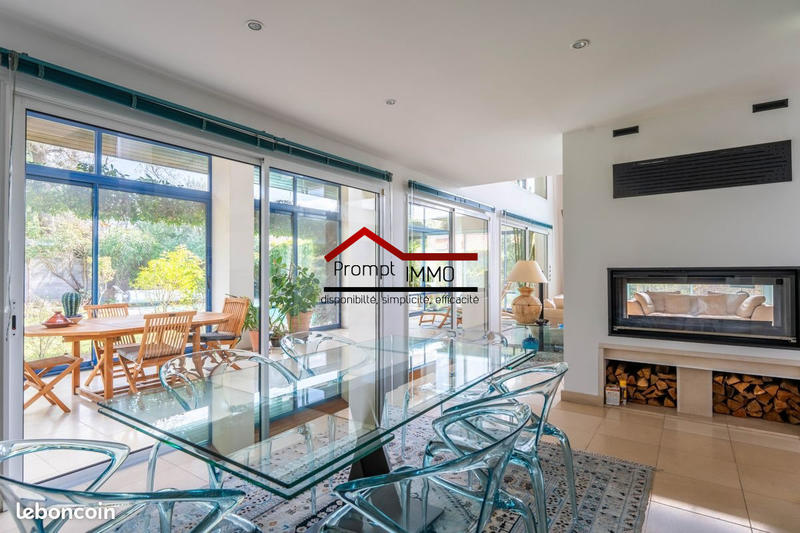 Villa - 250 m² - 6 pièces