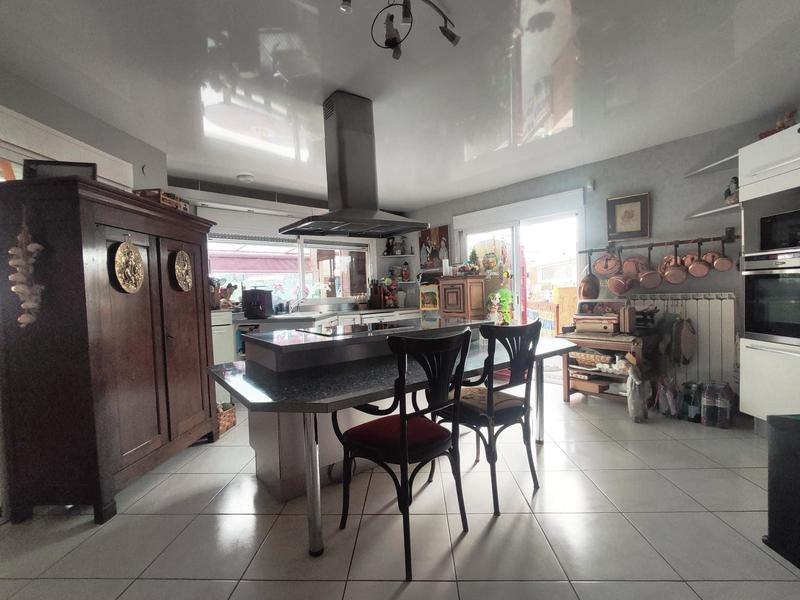 Maison - 230 m² - 6 pièces