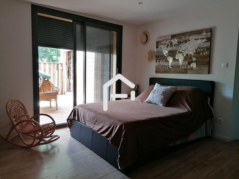 Maison - 190 m² - 12 pièces