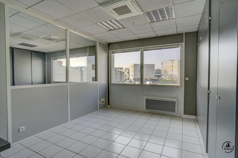 Bureau - 150 m² - 6 pièces