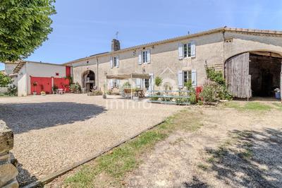 Maison - 204 m² - 6 pièces