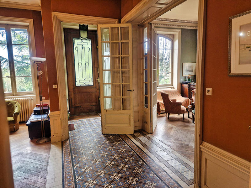 Maison - 329 m² - 9 pièces