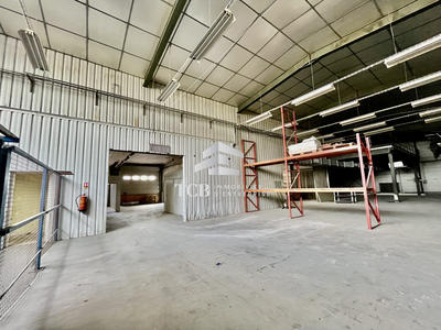 Local d'activités - 1 850 m²