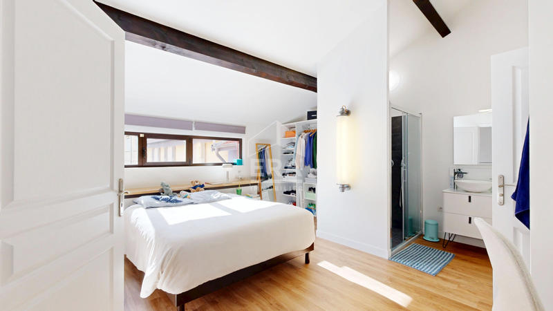 Appartement - 225 m² - 6 pièces