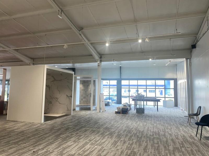 Local commercial - 606 m²