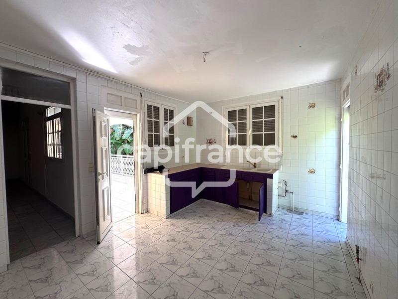 Maison - 280 m² - 10 pièces