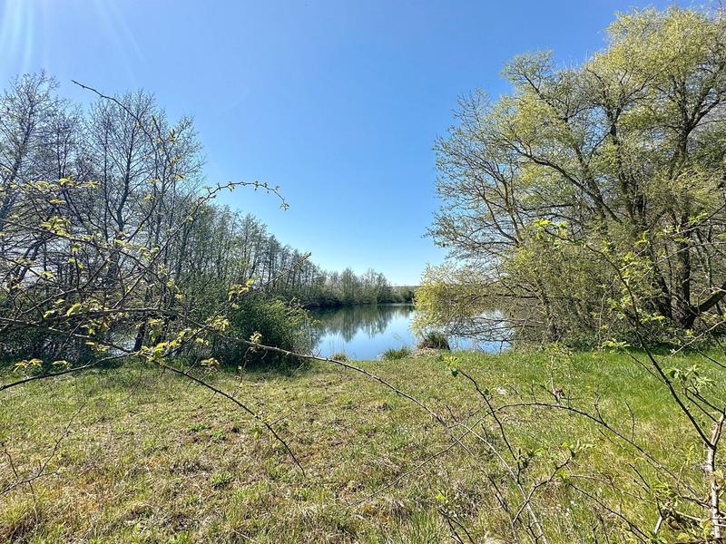 Terrain - 24 437 m²