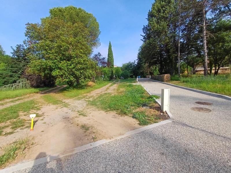 Terrain constructible - 683 m²