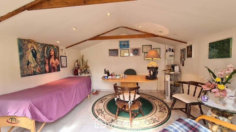 Maison - 230 m² - 8 pièces