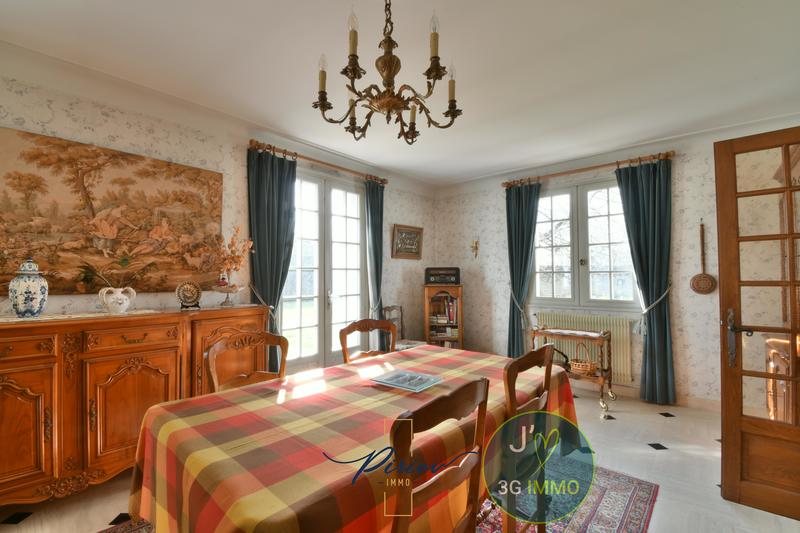 Pavillon - 195 m² - 9 pièces