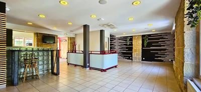 Local commercial - 214 m² - 7 pièces