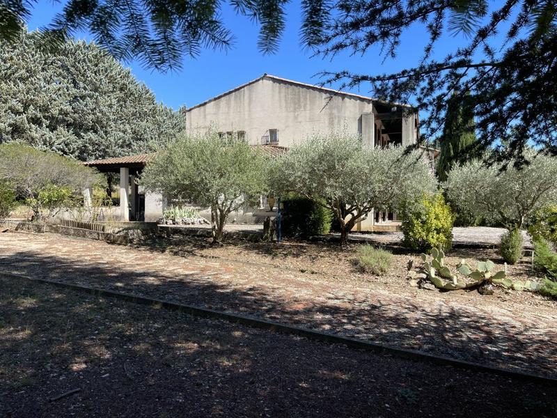 Maison - 258 m² - 9 pièces