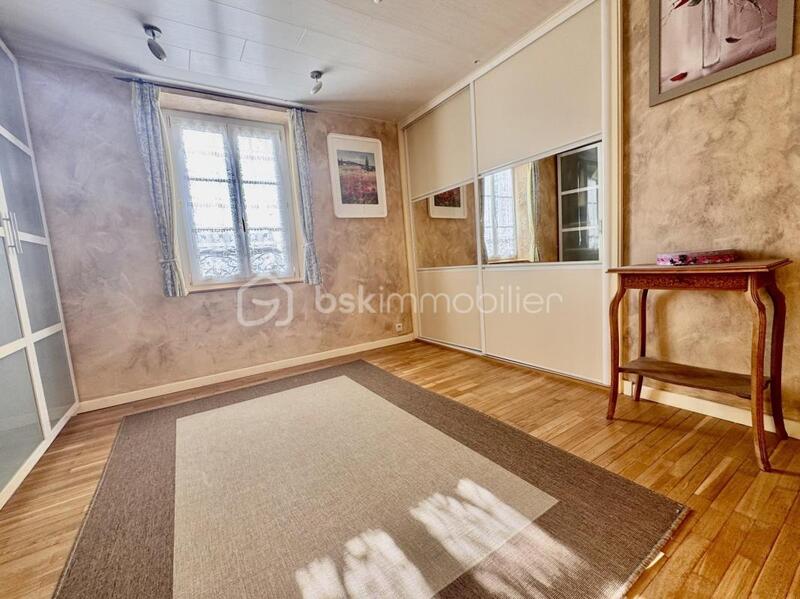 Demeure - 195 m² - 9 pièces