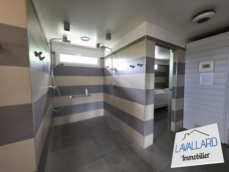 Maison - 320 m² - 10 pièces