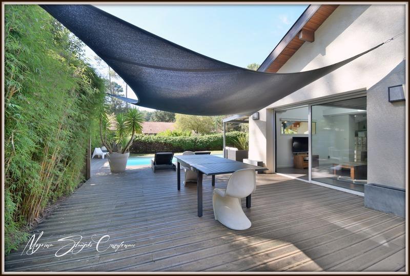 Maison - 225 m² - 10 pièces