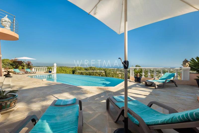 Villa - 318 m² - 13 pièces