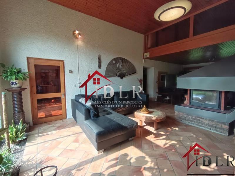 Maison - 270 m² - 9 pièces