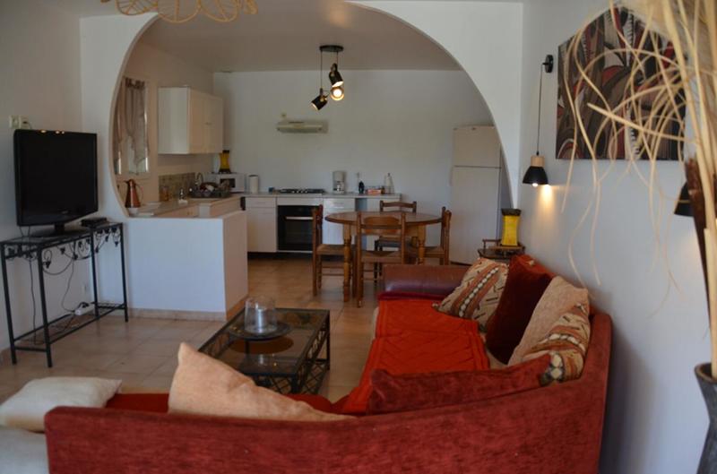 Maison - 225 m² - 9 pièces