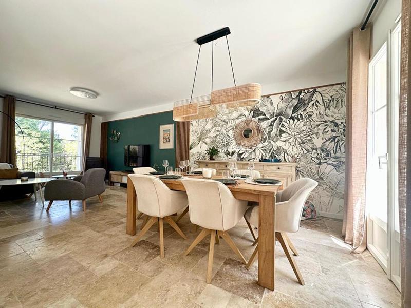 Maison - 255 m² - 11 pièces