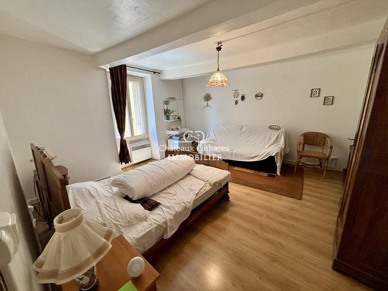 Maison - 239 m² - 11 pièces